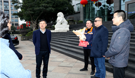 樂(lè)山市政協(xié)主席黃平林到德勝釩鈦慰問(wèn)專(zhuān)家人才