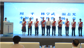 德勝釩鈦公司及董事長(zhǎng)周平分獲“沙灣區(qū)優(yōu)秀民營企業(yè)”、“沙灣區(qū)優(yōu)秀民營企業(yè)家”榮譽(yù)
