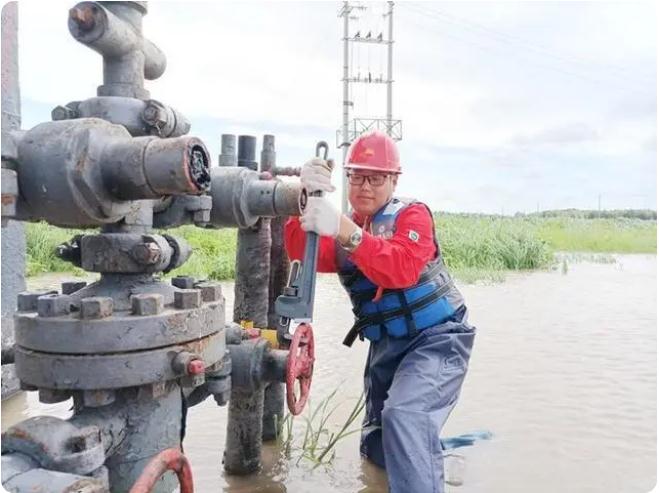 險(xiǎn)不除、人不休，水不降、人不退！大慶油田朝陽(yáng)溝油田全力迎戰(zhàn)防汛“大考”